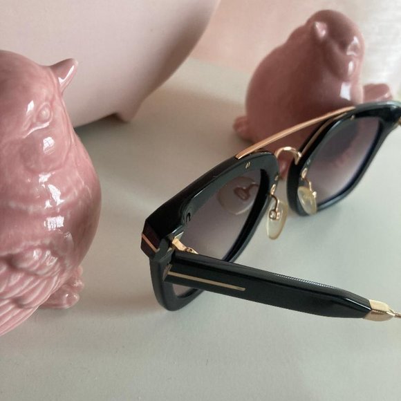 Tom Ford sunglasses TF541 black and gold main image 2